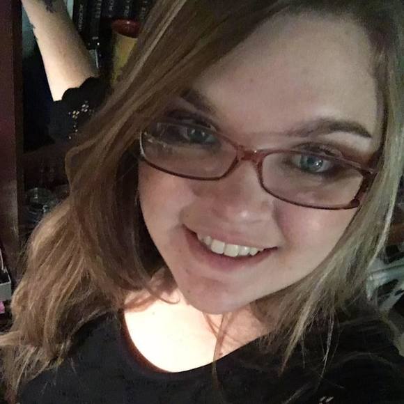 Meet your Posher, Breonna - Picture 1 of 1